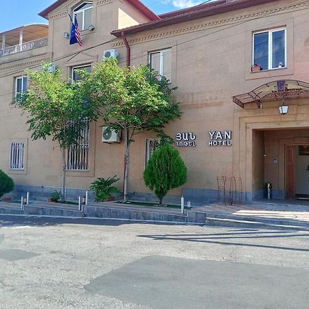 Yan Hotel Yerevan Exterior photo