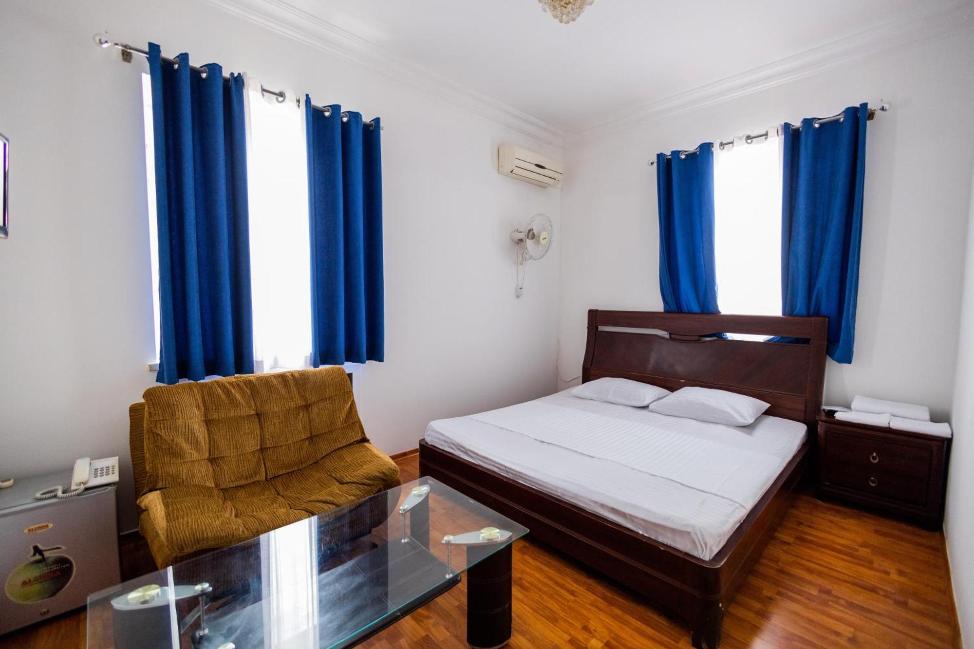 Yan Hotel Yerevan Exterior photo